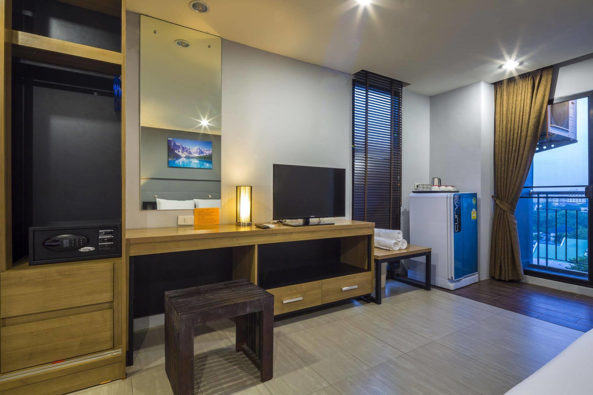 Livotel Hotel Lat Phrao Бангкок Экстерьер фото